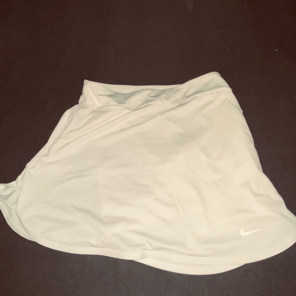 BNWT nike skirt !!!!!